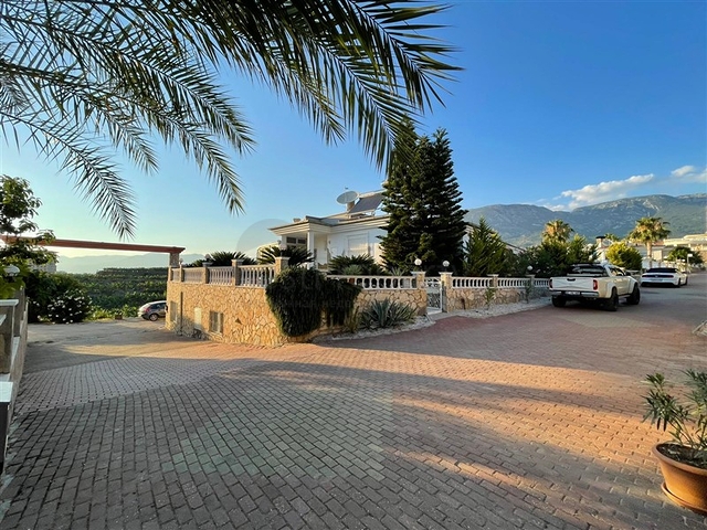 Villa 2+1 mit Möbeln und Geräten nur 900 m vom Mittelmeer entfernt