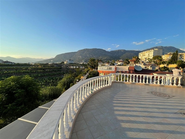 Villa 2+1 mit Möbeln und Geräten nur 900 m vom Mittelmeer entfernt