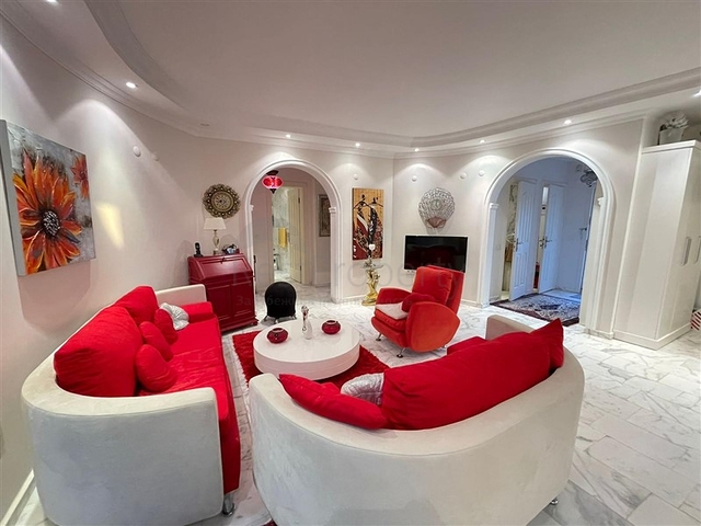 Villa 2+1 mit Möbeln und Geräten nur 900 m vom Mittelmeer entfernt