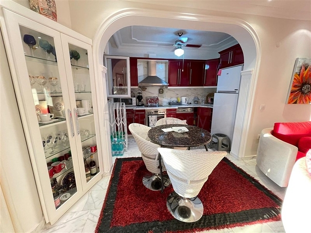 Villa 2+1 mit Möbeln und Geräten nur 900 m vom Mittelmeer entfernt