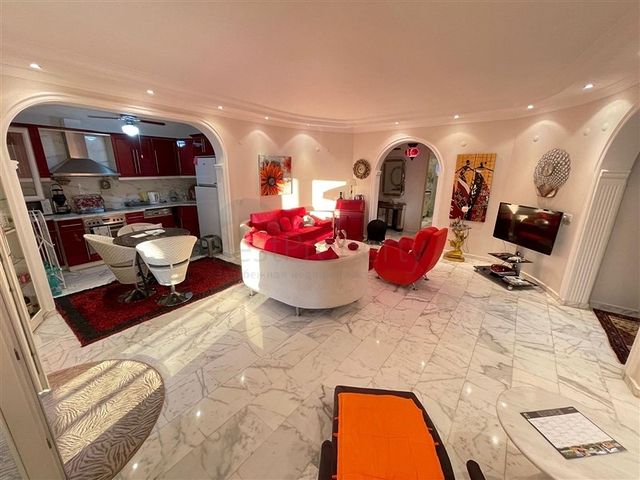 Villa 2+1 mit Möbeln und Geräten nur 900 m vom Mittelmeer entfernt