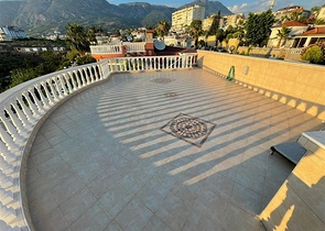 Villa 2+1 mit Möbeln und Geräten nur 900 m vom Mittelmeer entfernt