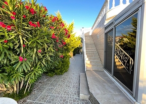 Villa 2+1 mit Möbeln und Geräten nur 900 m vom Mittelmeer entfernt