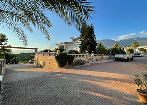 Villa 2+1 mit Möbeln und Geräten nur 900 m vom Mittelmeer entfernt