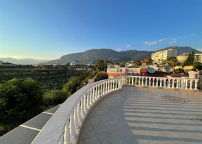 Villa 2+1 mit Möbeln und Geräten nur 900 m vom Mittelmeer entfernt