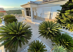 Villa 2+1 mit Möbeln und Geräten nur 900 m vom Mittelmeer entfernt