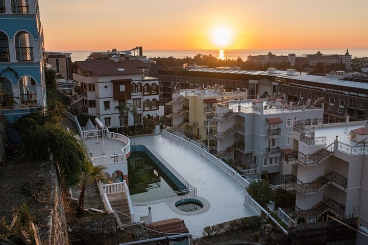 2+1 Wohnung in einer Wohnanlage im Stadtteil Konakli