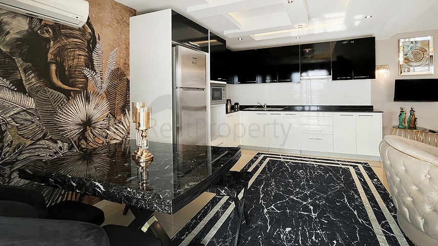 Geräumiges 4+1 Penthouse in einer beliebten Wohnanlage im Stadtteil Djikcilli