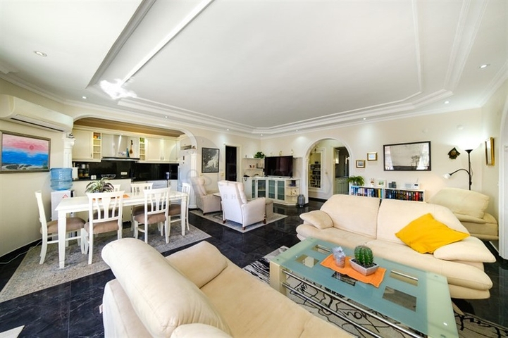 2+1 private Villa im Stadtteil Mahmutlar, nur 900m vom Mittelmeer entfernt