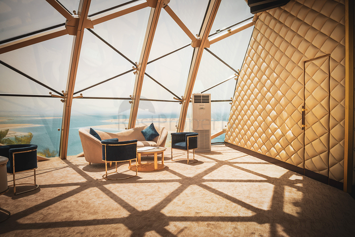 Sechsstöckiges Haus mit luxuriösen Möbeln und Pool in Dubai