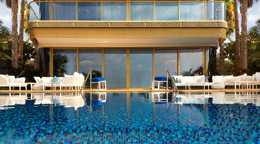 Sechsstöckiges Haus mit luxuriösen Möbeln und Pool in Dubai