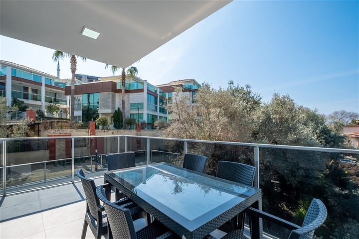 Möblierte Dreizimmerwohnung im Stadtteil Kargicak