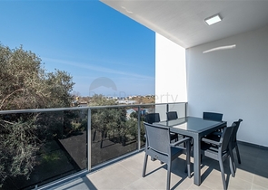 Möblierte Dreizimmerwohnung im Stadtteil Kargicak