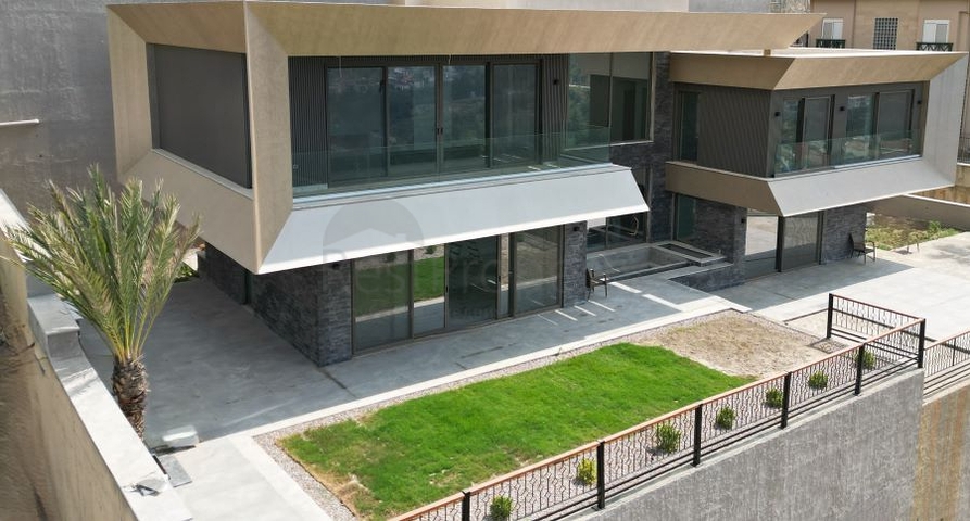 Die Villa mit Blick auf das Mittelmeer ist die perfekte Mischung aus Luxus und Natur