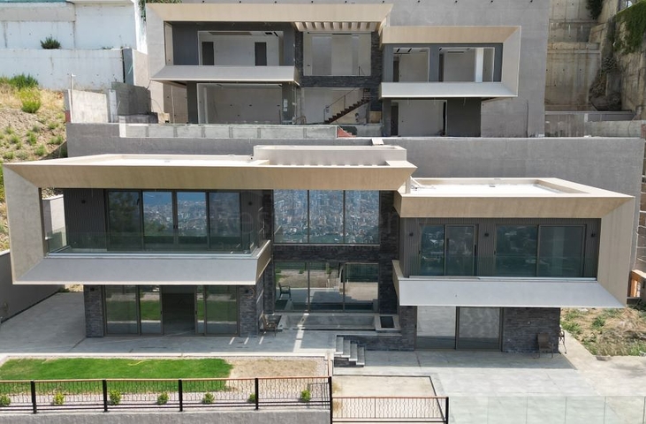 Die Villa mit Blick auf das Mittelmeer ist die perfekte Mischung aus Luxus und Natur