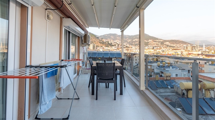 Penthouse 2+1 in der Nähe von Kleopatra Beach