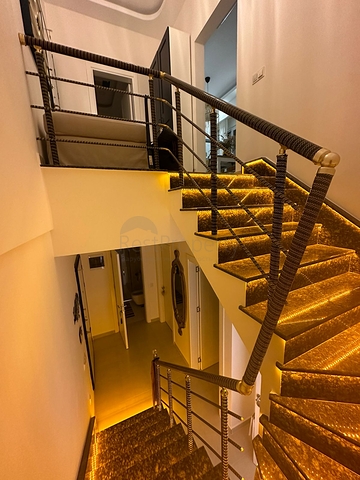 Penthouse 2+1 in einem Komplex von einem hochwertigen Entwickler 