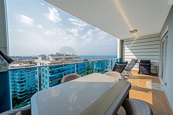 3+1 Wohnung mit Meerblick in Tosmur