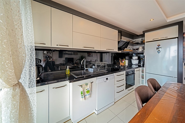 3+1 Wohnung mit Meerblick in Tosmur