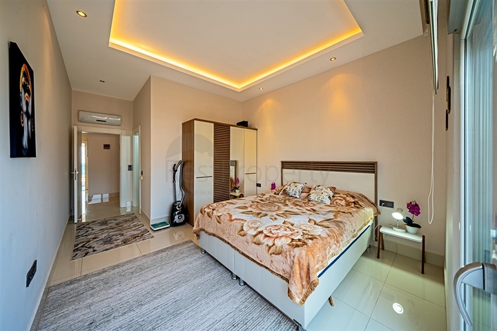 3+1 Wohnung mit Meerblick in Tosmur