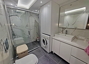 Geräumige, helle Dreizimmerwohnung mit zwei Balkonen