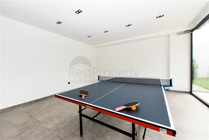 Helle Zweizimmerwohnung mit Berg- und Meerblick