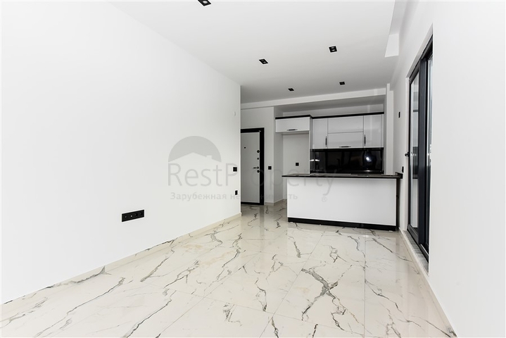 Helle Zweizimmerwohnung mit Berg- und Meerblick