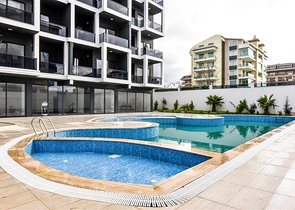 Helle Zweizimmerwohnung mit Berg- und Meerblick