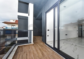 Helle Zweizimmerwohnung mit Berg- und Meerblick