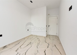 Helle Zweizimmerwohnung mit Berg- und Meerblick