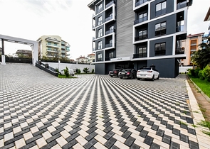 Helle Zweizimmerwohnung mit Berg- und Meerblick