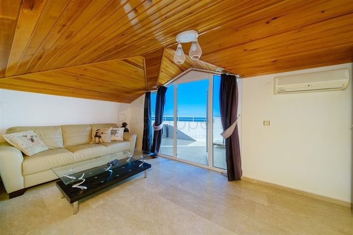 3+1 Penthouse mit Panoramablick auf das Meer in der Region Konakli