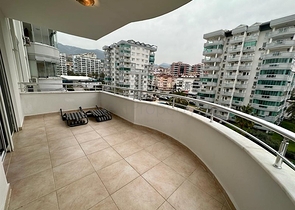 Möblierte 2+1-Wohnung in Dschikkilli