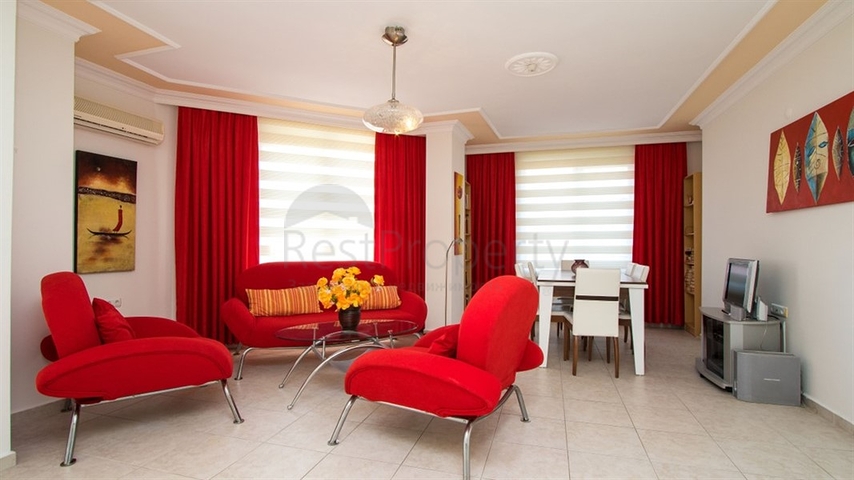 Geräumiges Penthouse 3+2 in der Nähe von Oba