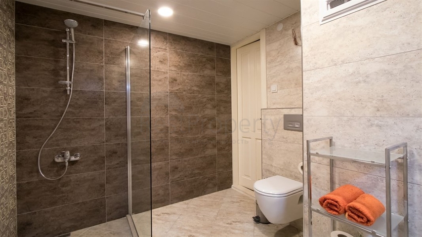 Geräumiges Penthouse 3+2 in der Nähe von Oba