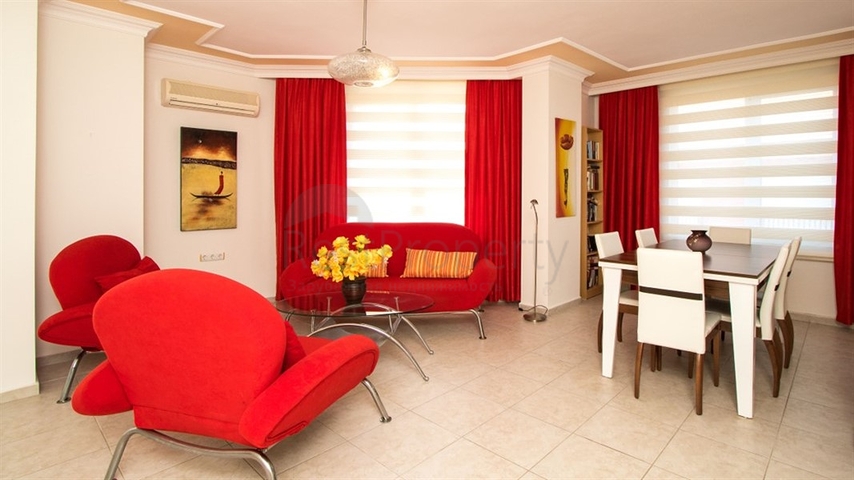 Geräumiges Penthouse 3+2 in der Nähe von Oba