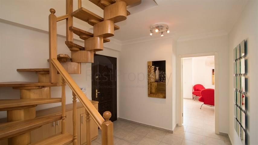 Geräumiges Penthouse 3+2 in der Nähe von Oba