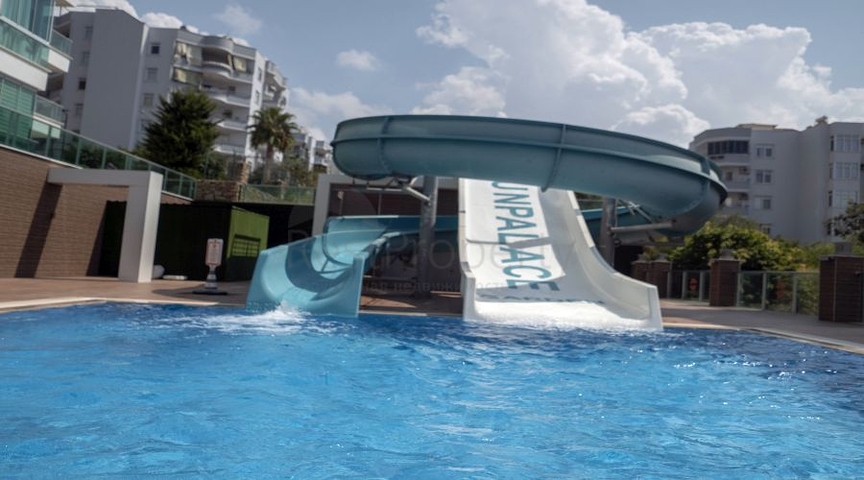 Geräumige 1+1 Wohnung in einer der besten Residenzen in der Gegend von Tosmur