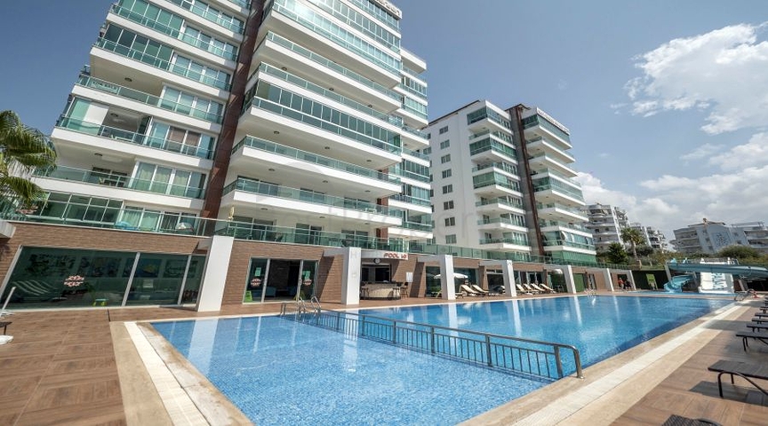 Geräumige 1+1 Wohnung in einer der besten Residenzen in der Gegend von Tosmur