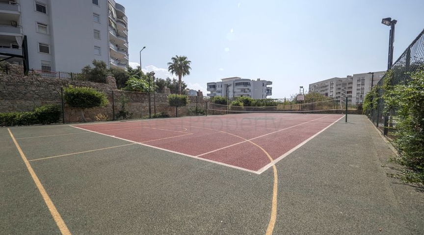 Geräumige 1+1 Wohnung in einer der besten Residenzen in der Gegend von Tosmur