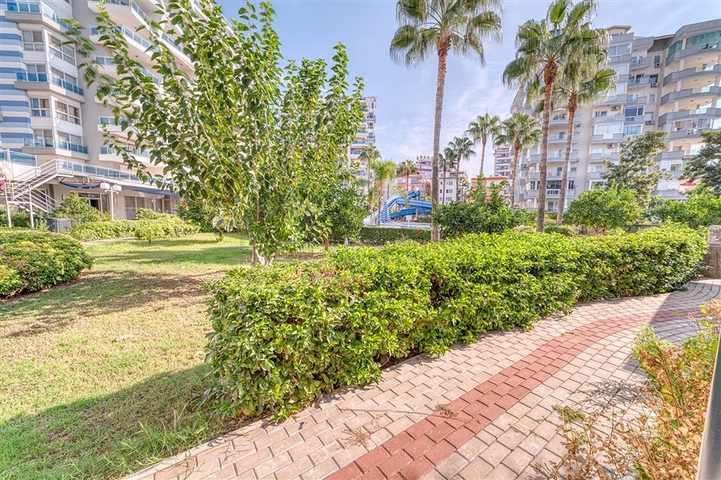 Zweizimmerwohnung mit schöner Aussicht auf die Infrastruktur