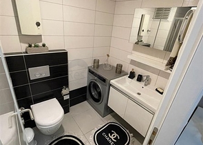 Zweizimmerwohnung mit schöner Aussicht auf die Infrastruktur