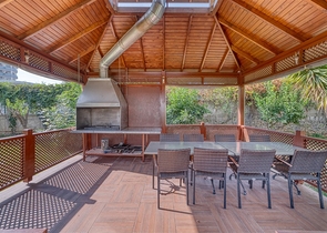 Zweizimmerwohnung mit schöner Aussicht auf die Infrastruktur