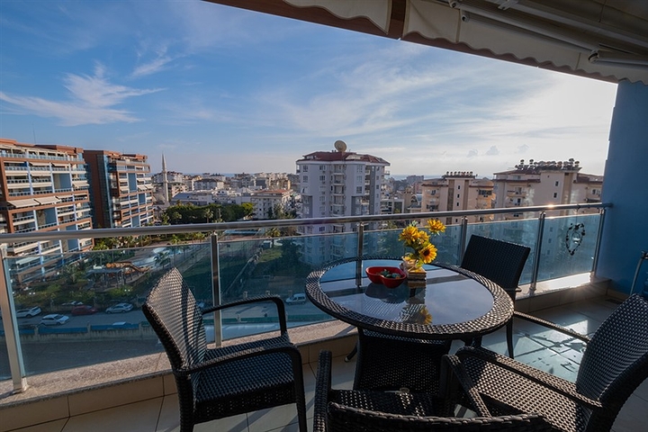 Geräumige 1+1 Wohnung in der zentralen Gegend von Alanya