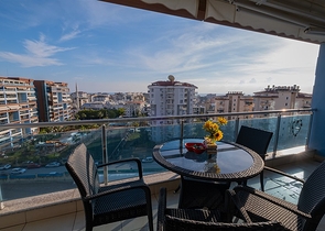 Geräumige 1+1 Wohnung in der zentralen Gegend von Alanya