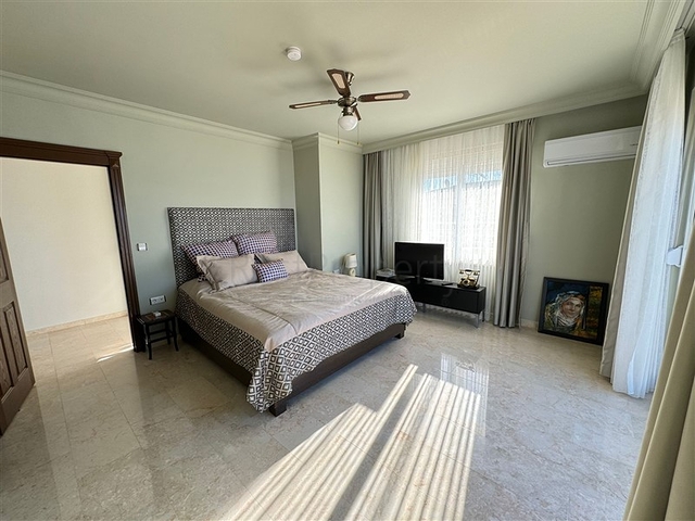 Geräumiges 3+1 Penthouse mit Panoramablick auf das Meer