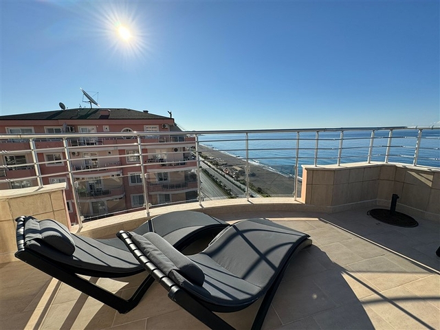 Geräumiges 3+1 Penthouse mit Panoramablick auf das Meer