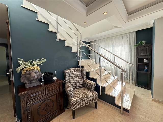 Geräumiges 3+1 Penthouse mit Panoramablick auf das Meer