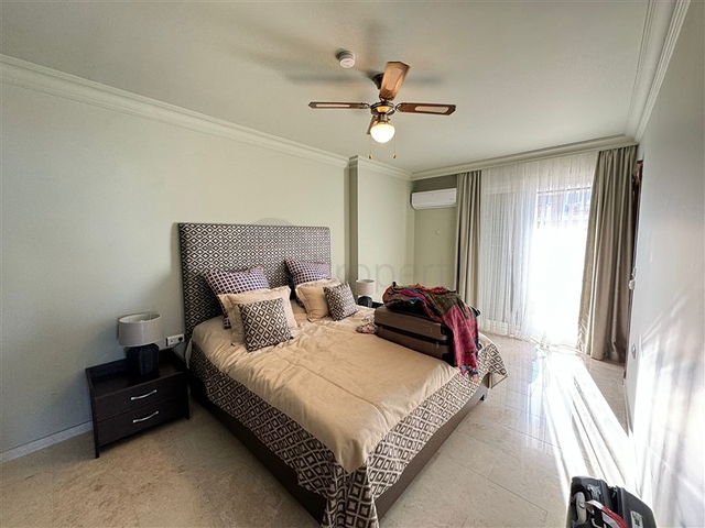 Geräumiges 3+1 Penthouse mit Panoramablick auf das Meer