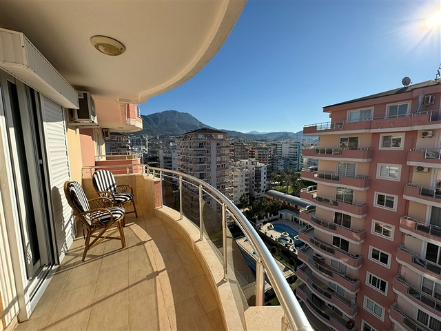 Geräumiges 3+1 Penthouse mit Panoramablick auf das Meer